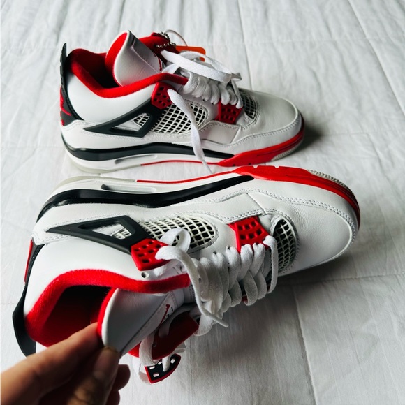 NWT Nike Jordan 4 OG Fire Red 2020 Sneakers Shoes - Picture 4 of 14
